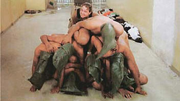 CIA : ce que le rapport sur la torture ne dit pas Afp_090513abou-ghraib-photos_6